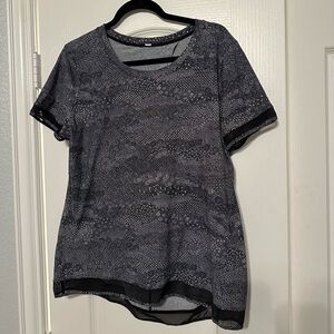 Lululemon size 10 cut out back shirt